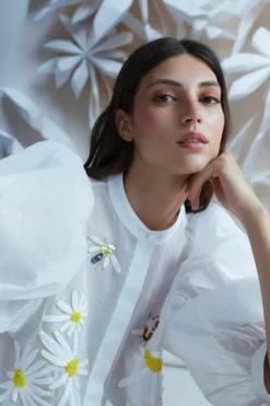 Psophia Embroidered Daisy Shirt White
